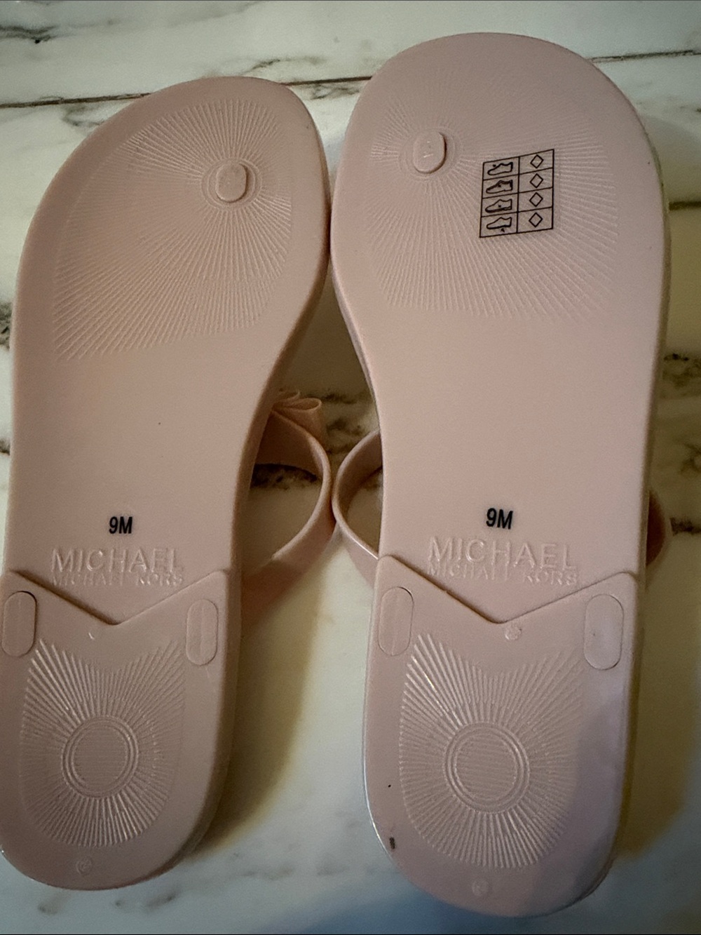 MICHAEL Michael Kors sz 9 M Caroline Jelly Thong -- Soft Pink - Gold hardware - Picture 6 of 9